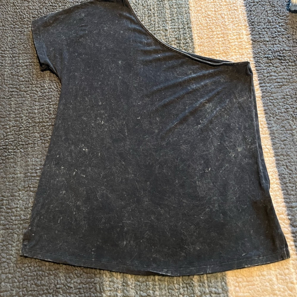 American Eagle off shoulder shirt